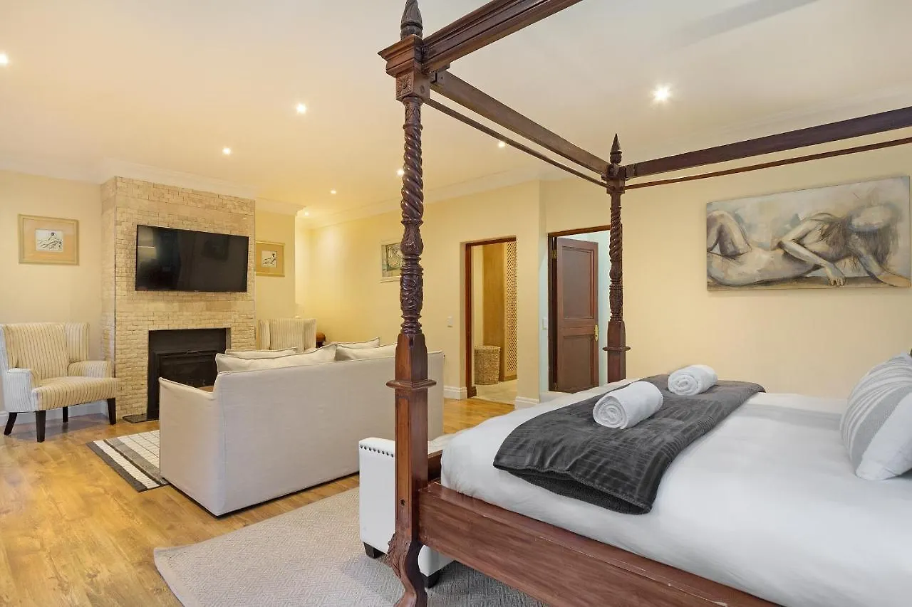 Two Luxury Villas - 9-Bed - Lyonesse & Lyons Den Ciudad del Cabo 0*,  Sudáfrica