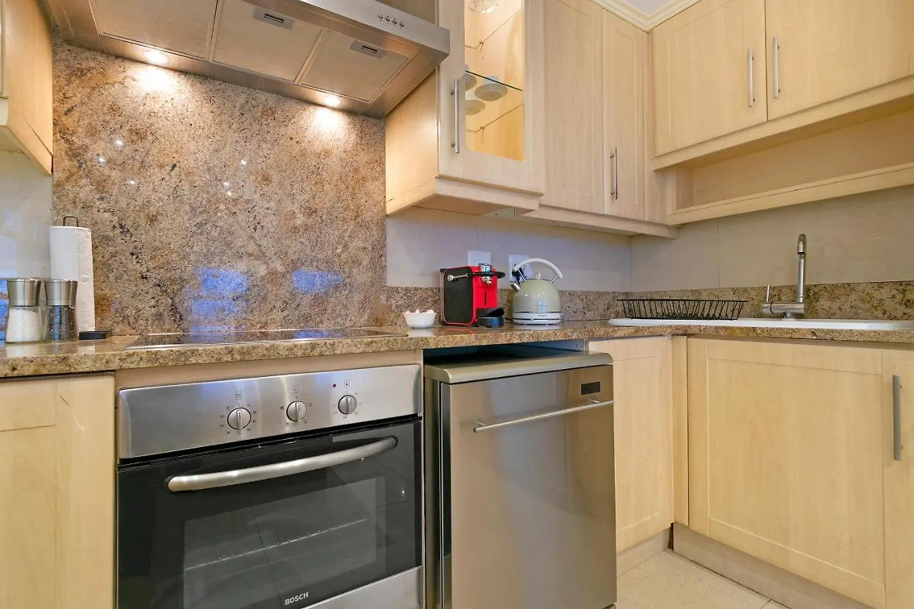 Two Luxury Villas - 9-Bed - Lyonesse & Lyons Den Cape Town