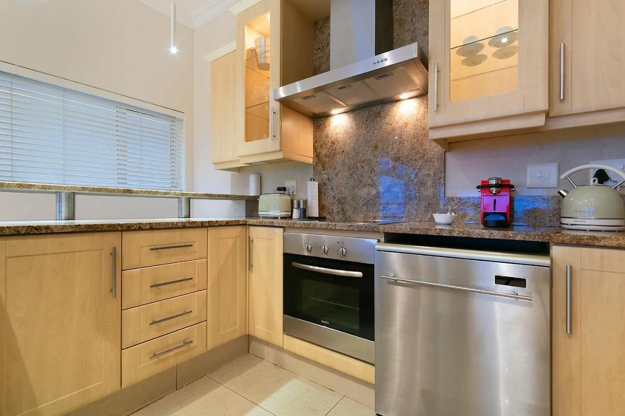 Two Luxury Villas - 9-Bed - Lyonesse & Lyons Den Cape Town