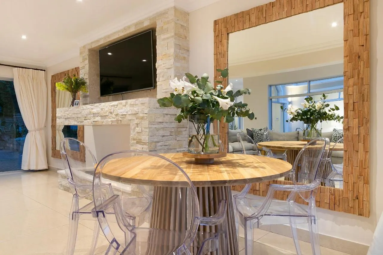 Two Luxury Villas - 9-Bed - Lyonesse & Lyons Den Cape Town