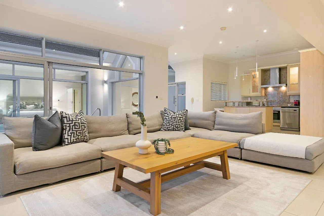 Two Luxury Villas - 9-Bed - Lyonesse & Lyons Den Cape Town