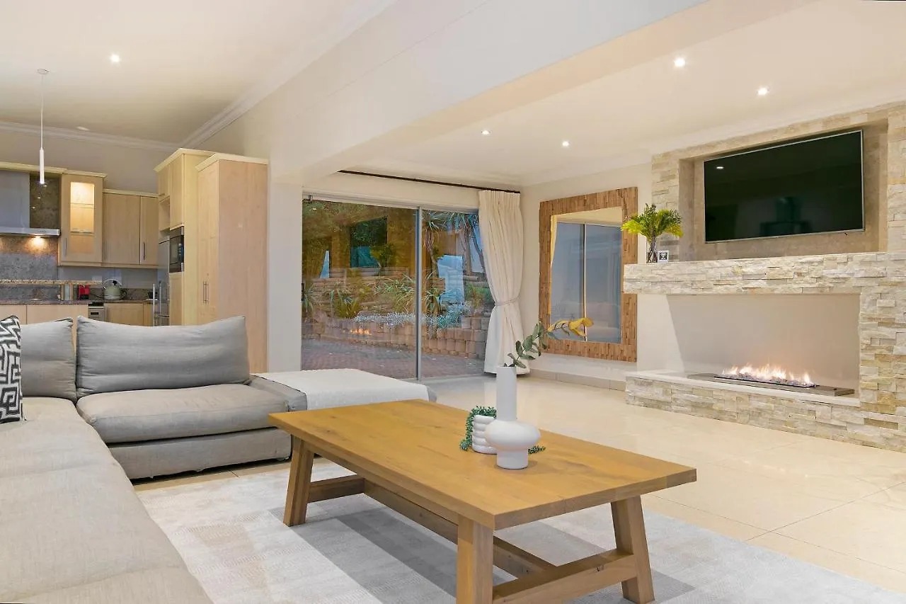 Two Luxury Villas - 9-Bed - Lyonesse & Lyons Den Cape Town
