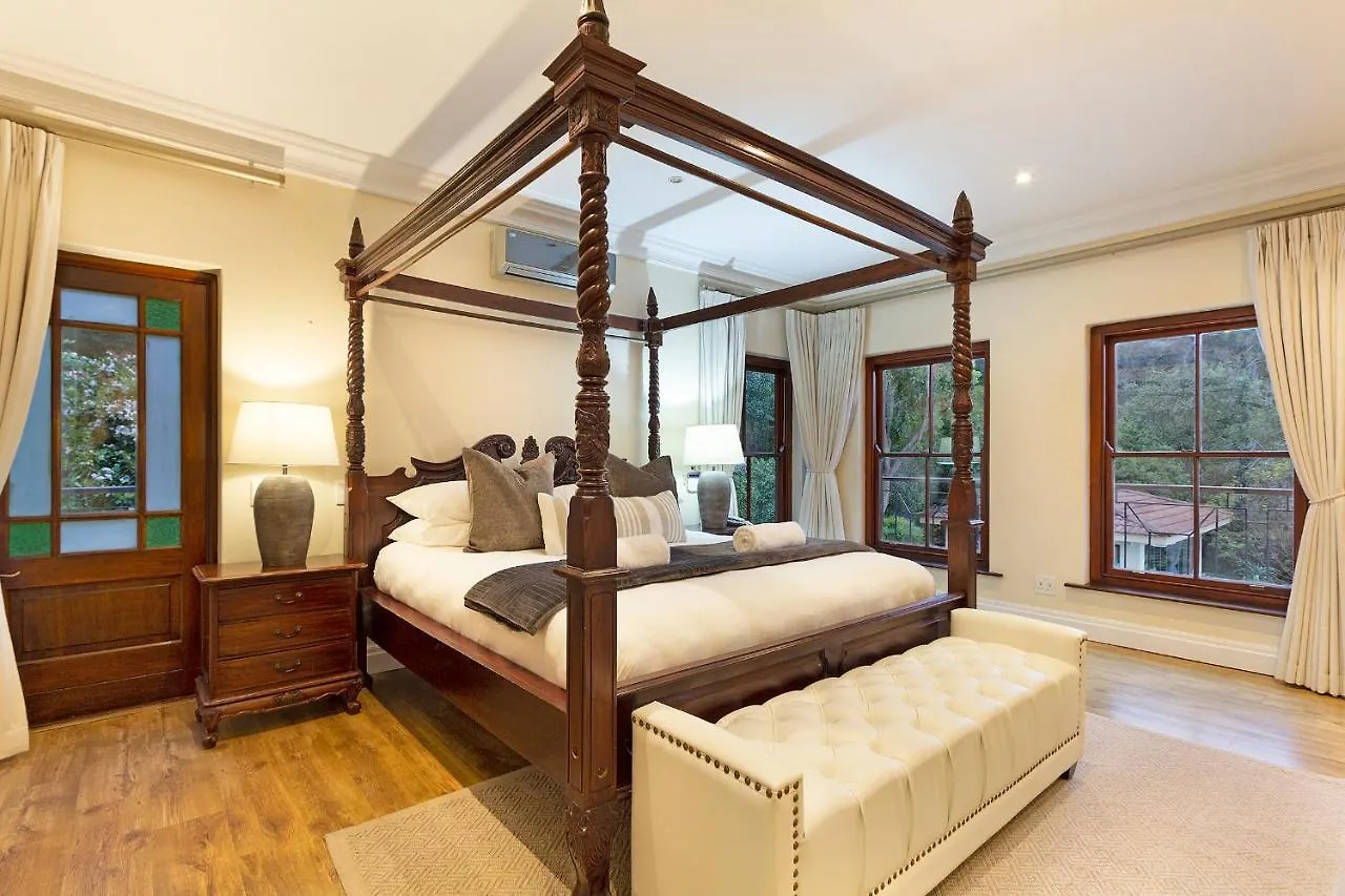 Two Luxury Villas - 9-Bed - Lyonesse & Lyons Den Cape Town