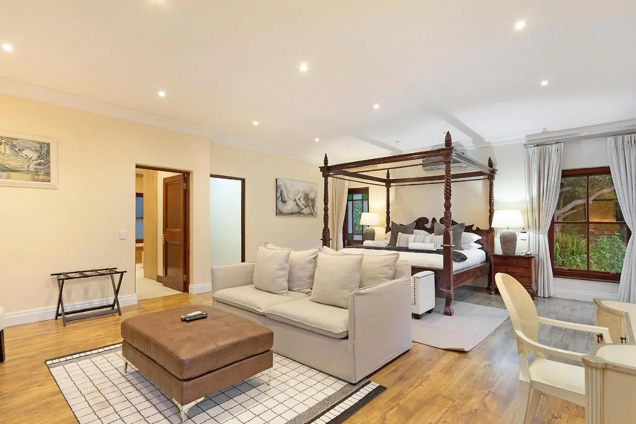 Two Luxury Villas - 9-Bed - Lyonesse & Lyons Den Cape Town