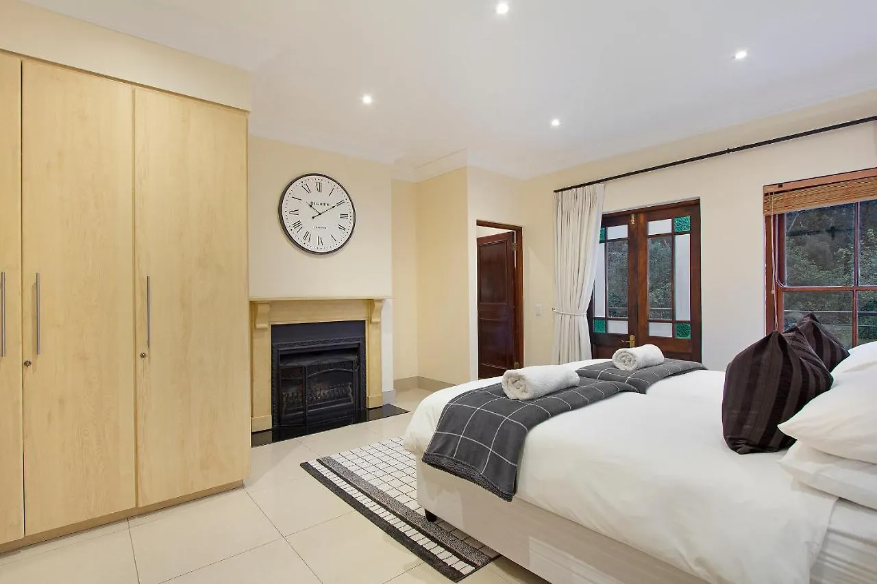 Two Luxury Villas - 9-Bed - Lyonesse & Lyons Den Cape Town