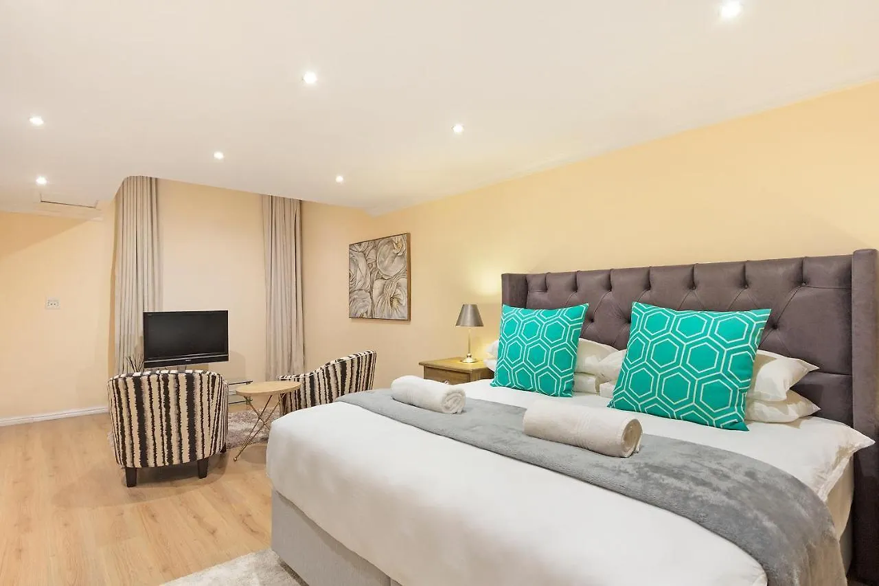 Two Luxury Villas - 9-Bed - Lyonesse & Lyons Den Cape Town