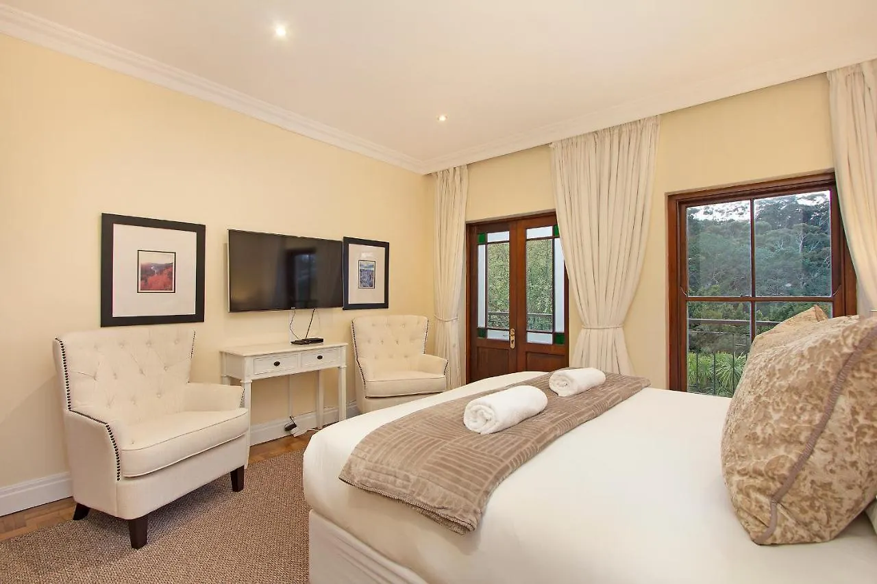 Two Luxury Villas - 9-Bed - Lyonesse & Lyons Den Cape Town