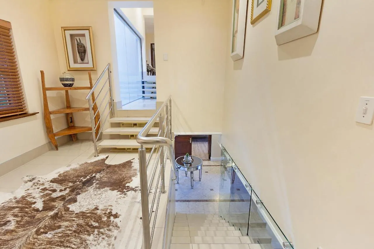 Two Luxury Villas - 9-Bed - Lyonesse & Lyons Den Cape Town